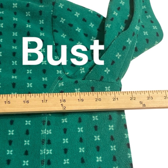Lands End fleece top in green size large (14-16)
A - Picture 4 of 7